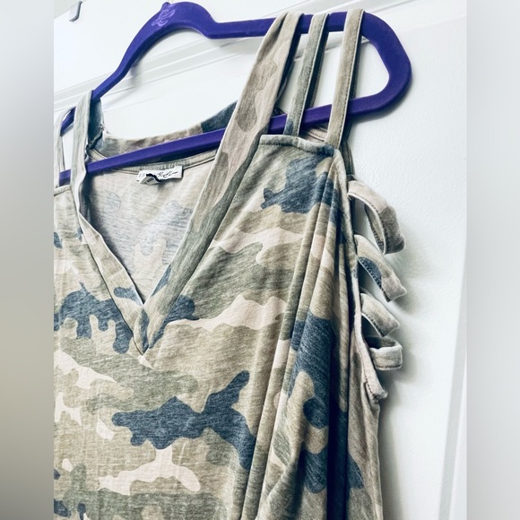 Express Camo Top - Picture 2 of 4